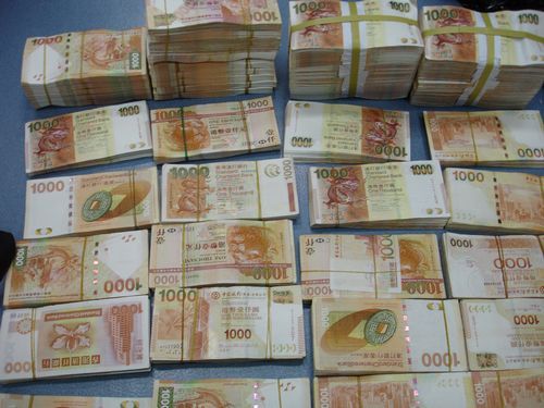 在香港月薪2万港币,属于什么阶层?能生活得怎