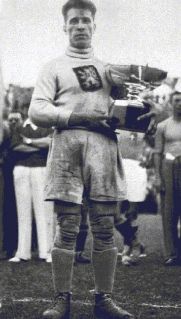 老照片-1934世界杯最佳门将 普拉尼卡喜获殊荣