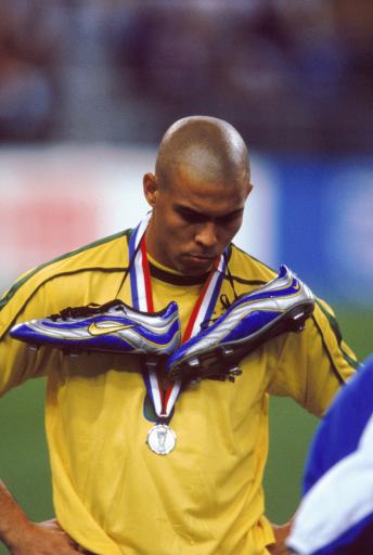 老照片-1998世界杯决赛 罗纳尔多不再微笑_老