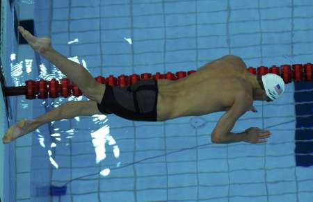 图文-男子400米混合泳预赛 美国飞鱼菲尔普斯入水