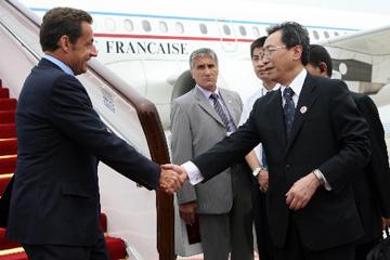 الرئيس الفرنسي يصل الى بكين للأولمبياد