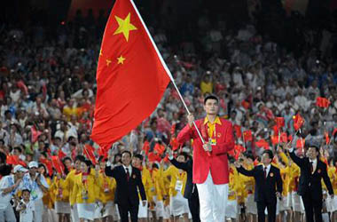 ياو مينغ يتقدم الوفد الصينى فى مراسم افتتاح الاولمبياد