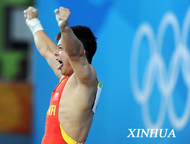 الرباع الصيني لونغ تشينغ تشوان يحرز ذهبية رفع الاثقال عن  فئة 56 كجم رجال