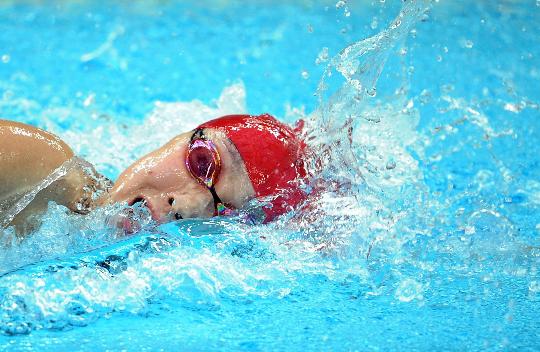 图文-女子4x200米自由泳摘银 杨雨在比赛中