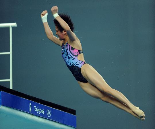 图文-女子10米跳台20日赛况 陈若琳空中姿态完美