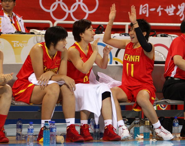 图文-中国女篮67-64西班牙 女篮姑娘庆祝胜利