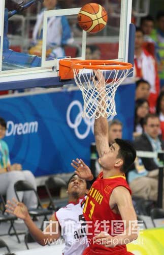 图文-[奥运会]中国男篮85-68安哥拉 姚明轻松得分
