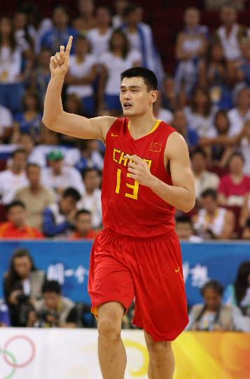 图文-中国男篮77-91负希腊 中国男篮队员姚明