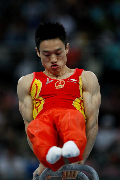 图文-奥运会男子鞍马决赛 杨威展现超强实力