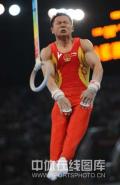 图文-奥运体操男子吊环决赛 陈一冰空中做动作