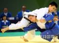 图文-女子柔道57公斤级许岩夺得铜牌 特别的摔法