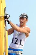 图文-新西兰选手获男子帆板冠军