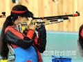 图文-奥运会女子10米气步枪比赛打响 全神贯注