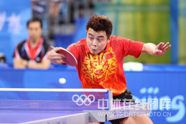 图文-乒乓球男子团体半决赛 王皓回球招招致胜