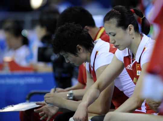 图文-中国女排负于巴西无缘决赛 周苏红杨昊很失落