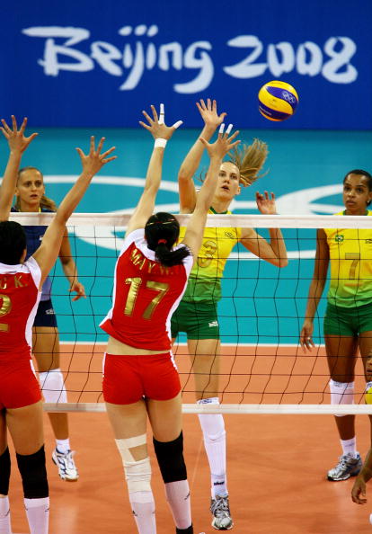 图文-女排半决赛中国0-3巴西 巴西不惧双人拦网