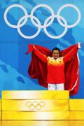 图文-陈燮霞摘北京奥运中国首金 她是中国的骄傲