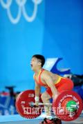 图文-男举56公斤级龙清泉夺冠 龙清泉准备起身
