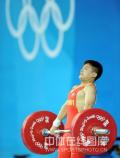 图文-男举56公斤级龙清泉夺冠 挺举第一个环节