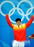 图文-龙清泉获男举56公斤级冠军 龙清泉开心不已
