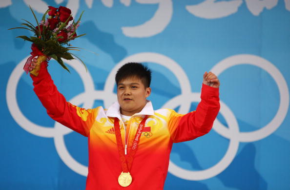 图文-男子举重56公斤级比赛 龙清泉夺得金牌