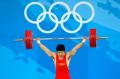 图文-男子举重85公斤级决赛 陆永成功举起杠铃