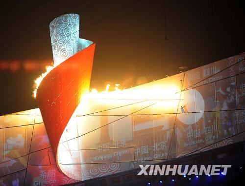 Li Ning lights cauldron of Beijing Olympic Games