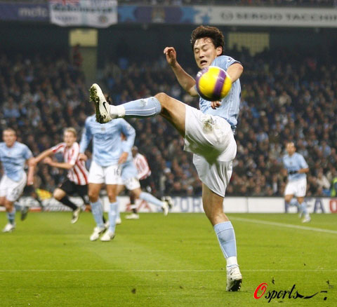 Photo: Sun Jihai in English Premier League match