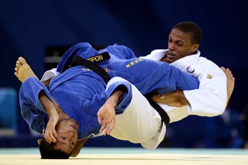 Photo: Men's 60 kg preliminary judo bout