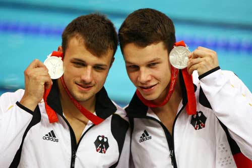 Photo: Chinese men win 10m Synchronized Diving gold