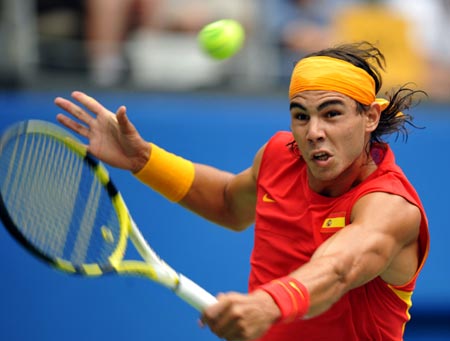 Photo: Nadal tops Starace 2-1 in 1st round of men's singles