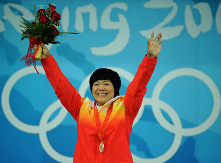 Photo: Liu Chunhong wins gold in women's 69kg weightlifting