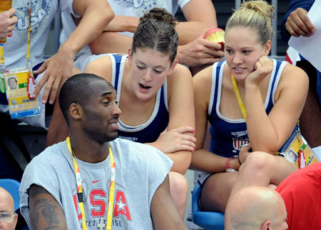 Photo: Kobe, Lebron cheer for U.S. swimmers