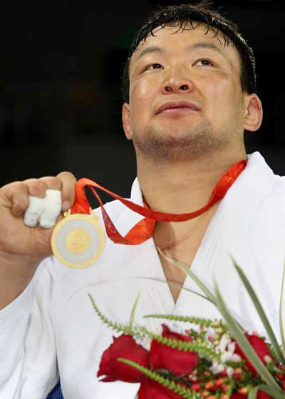 Photo: Naidan from Mongolia wins Men's 100kg Judo gold