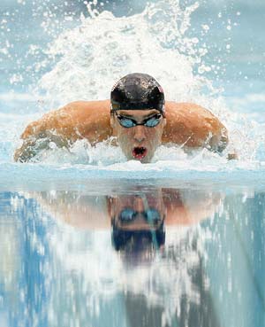 Photo: Phelps breaks world record to win men's 200m individual medley 