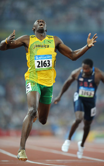 Photo: Bolt breaks 200m world record