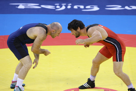 Photo: Mindorashvili wins men's freestyle 84kg wrestling gold