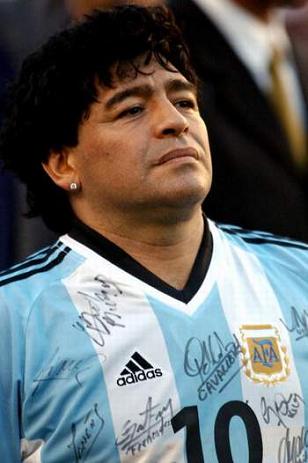 Maradona quiere ir a China para ver fútbol y baloncesto 