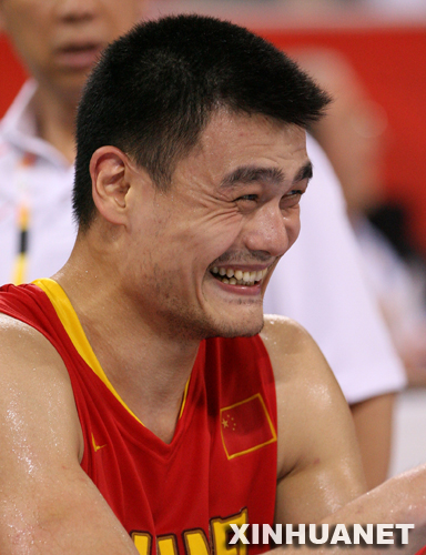 Baloncesto: Yao Ming mete 30 puntos en la victoria china contra Angola (85-68) 