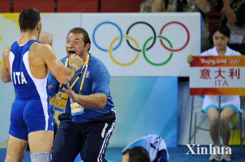 Minguzzi de Italia lleva oro de lucha grecorromana de 84 kilos