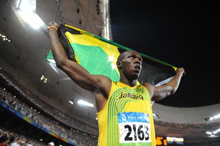 Gana Bolt oro en 100 metros 