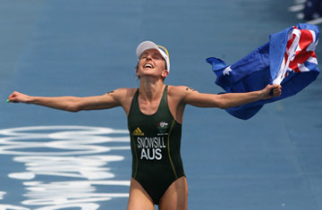 Australiana Snowsill conquista oro en triatlón femenino 