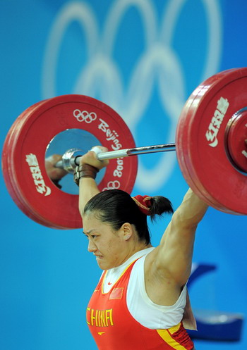 Chinesin Cao Lei holt Gold beim Gewichtheben der Damen bis 75 kg