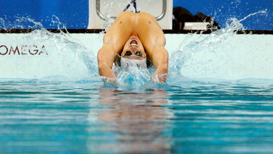 图文-男子200米自由泳预赛赛况 日本选手入水瞬间