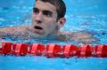 图文-菲尔普斯夺得200米蝶泳冠军 决赛后游离泳道