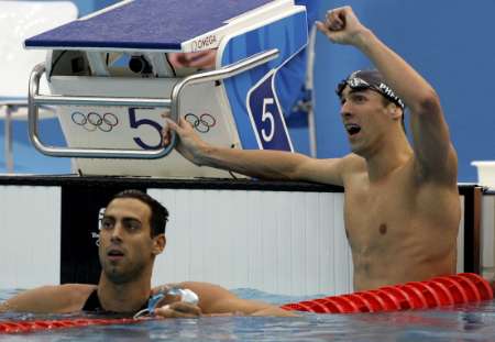 图文-菲尔普斯夺男子100米蝶泳金牌 两人微弱之差