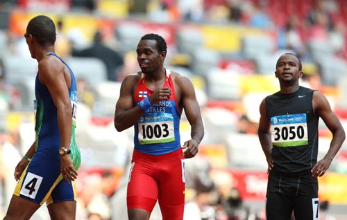 图文-奥运会男子200米预赛 比赛结束后轻松下来