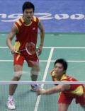 图文-羽毛球男子双打半决赛 中国两名队员在比赛中