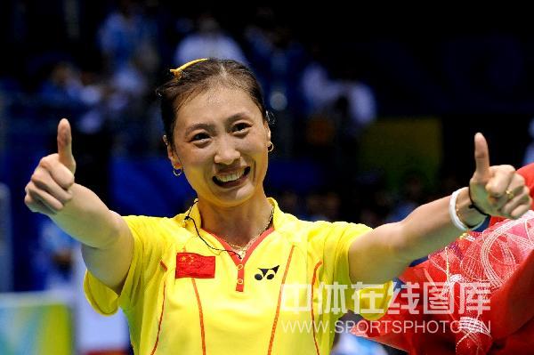 图文-奥运会羽毛球赛女单决赛 张宁含泪庆祝夺冠