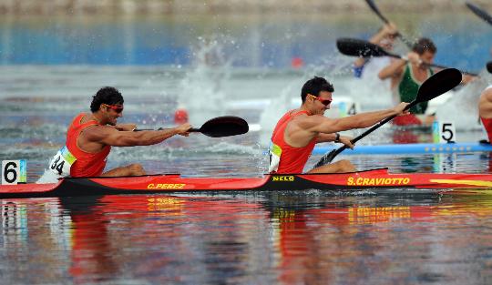 图文-男子双人皮艇500米决赛赛况 建立领先优势